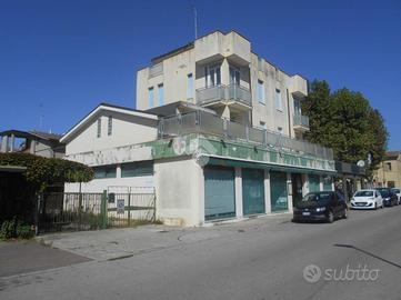 2 LOCALI A COMACCHIO