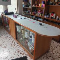 bancone e mobile negozio