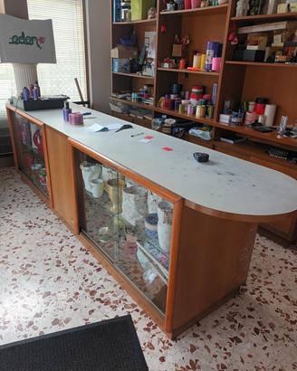 bancone e mobile negozio