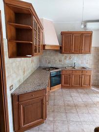 Cucina angolare artigianale  in legno  anni 80