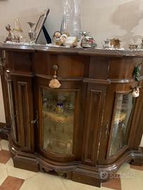 Vetrinetta preziosa ben tenuta