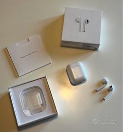 Apple AirPods con custodia
