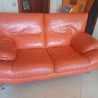 coppia di divani in pelle sintetica 