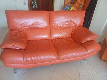 coppia di divani in pelle sintetica 