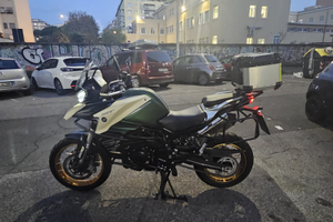 Qj srt 800 sx con tris di borse