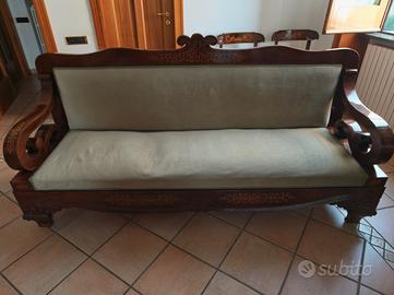 Divano  Smith dell'800 con sedie