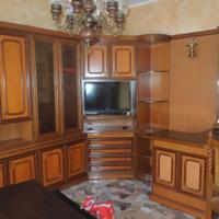 mobile soggiorno in legno con porta TV e ante