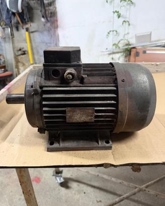 Motore elettrico trifase 5 cv