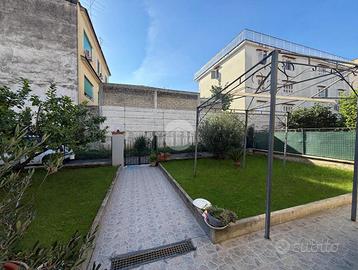 VILLA A SCHIERA A ARZANO