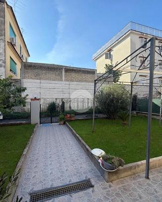 VILLA A SCHIERA A ARZANO