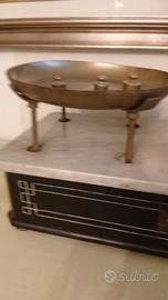 bilancia antica con pesi in ottone