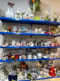 scaffalatura e oggettistica