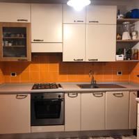 Cucina completa di elettrodomestici 