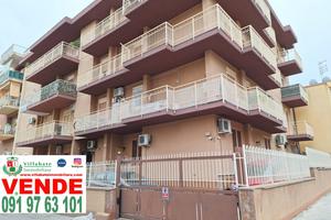 2°Piano luminoso 4 vani 2 ampi balconi