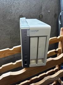 QNAP TS-220-EU Desktop + 2x Seagate 1TB