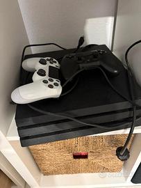 PS4 Pro + 2 controller