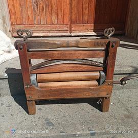 antica stiratrice legno
