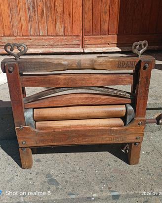 antica stiratrice legno