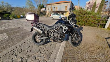 Triumph Tiger 800 XRx 2018–Tagliandata,Gomme Nuove