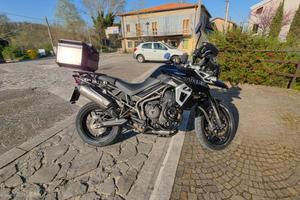 Triumph Tiger 800 XRx 2018–Tagliandata,Gomme Nuove