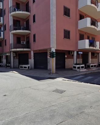 Locale commerciale con deposito in massafra