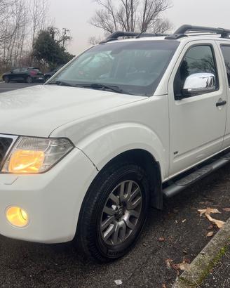 Nissan Navara 3.0 dCi 4 porte Double Cab LE V6