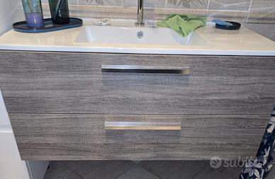 Bagno completo senza rubinetto