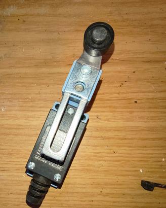 Finecorsa a rotella Heschen HS-8108 - Nuovo