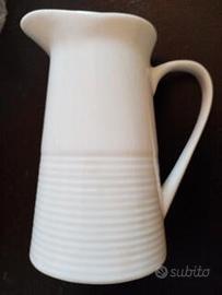 Piccolo bricco da latte in ceramica