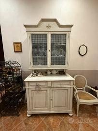 Credenza stile provenzale con vetri originali