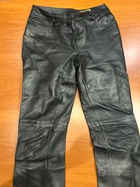 Pantalone in pelle nera