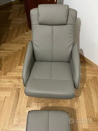 Poltrona con poggia piedi