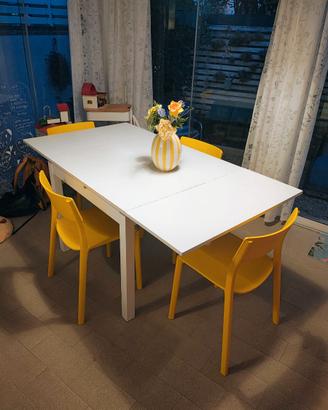 Tavolo IKEA allungabile bianco + 4 sedie gialle