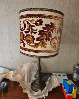 lampada da tavolo in stile classico