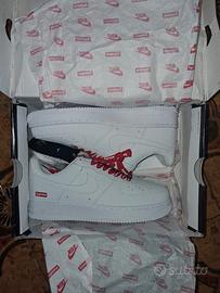 Scarpe Air Force 1 one nike supreme bianche 