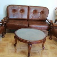 Trio Divano e Poltrone in Pelle con tavolino 