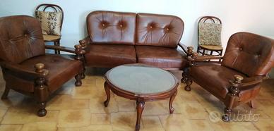 Trio Divano e Poltrone in Pelle con tavolino 