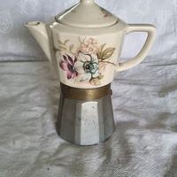 caffettiera vintage in ceramica
