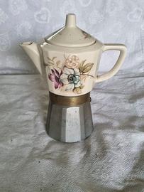 caffettiera vintage in ceramica