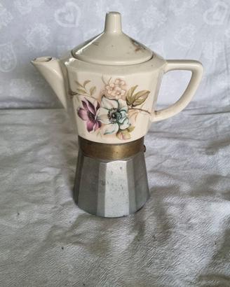 caffettiera vintage in ceramica