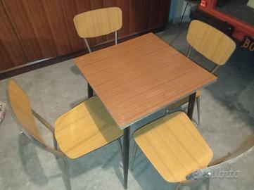 Tavolino bar con 4 sedie