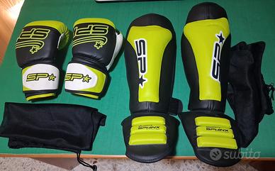 Kit guantoni paratibie Muay Thai