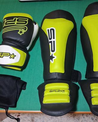 Kit guantoni paratibie Muay Thai