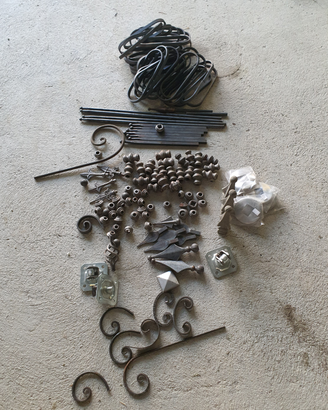 Accessori in acciaio per cancello o ringhiera