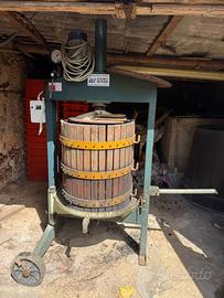 Pressa idraulica Verticale