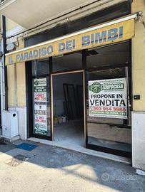 Locale commerciale in posizione di forte passaggio