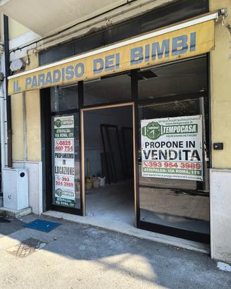 Locale commerciale in posizione di forte passaggio