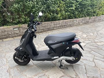 Piaggio 1 - E-Scooter