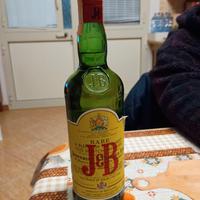bottiglia di whisky J&B