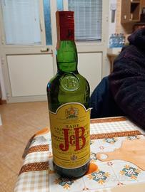 bottiglia di whisky J&B